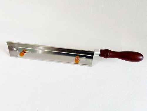 Guitar fret slotting saw